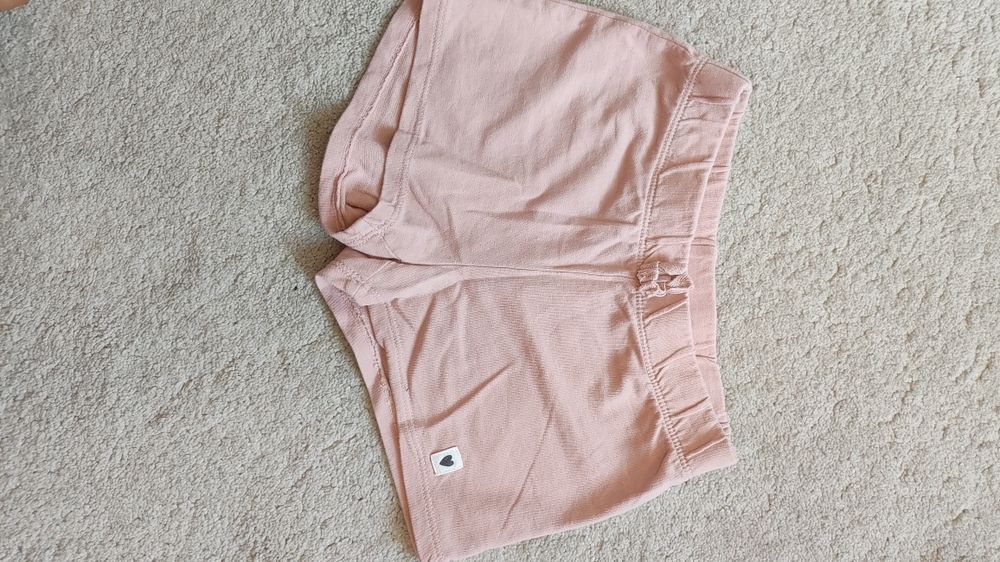 Zestaw trzech par spodenek dla dziewczynki w rozmiarze 104 marki h&m