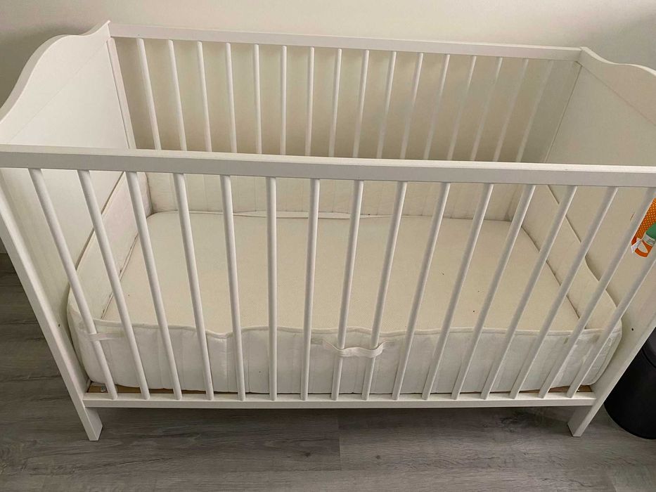 Berço branco 60x120 + colchão  60x120x8 + Protetor colchão 60x120 IKEA