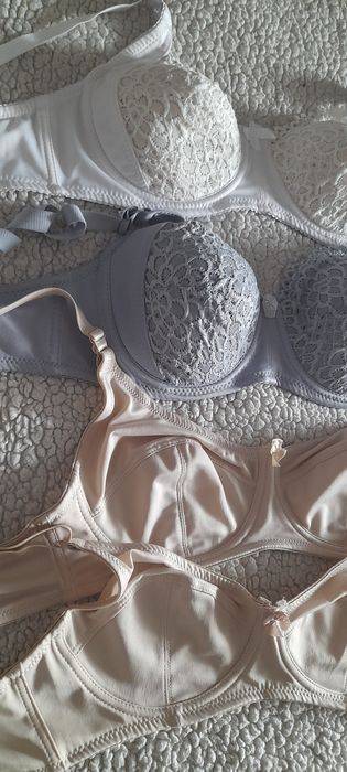 Biustonosze 4 sztuki