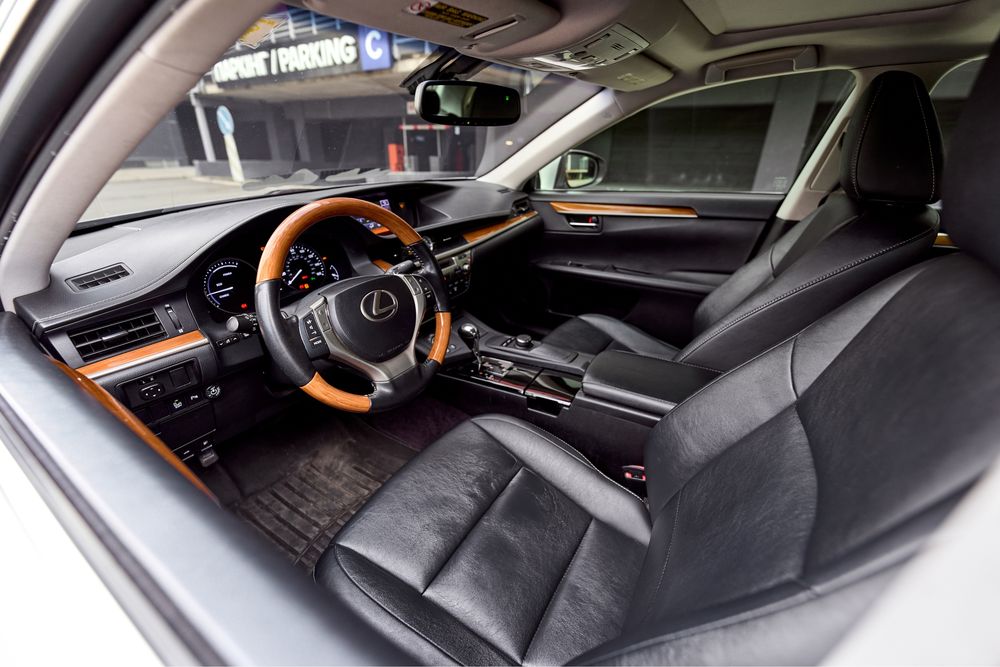 Продам Lexus ES300h 2,5 газ/бензин/гібрид 2014р обслужений, рест look