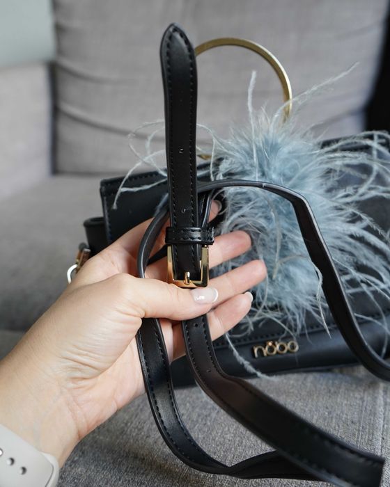 Маленькая женская черная сумка клачт с ремешком