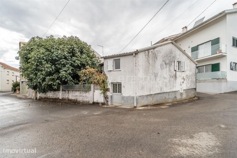 Moradia Geminada T4 / Covilhã, Erada