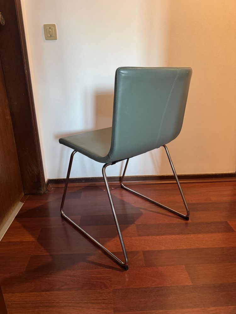 Conjunto de cadeiras em pele IKEA