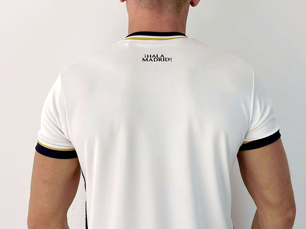 Real Madryt t-shirt męski S
Rozmiar S 
kolor:biała granatowy 
Stan:bar