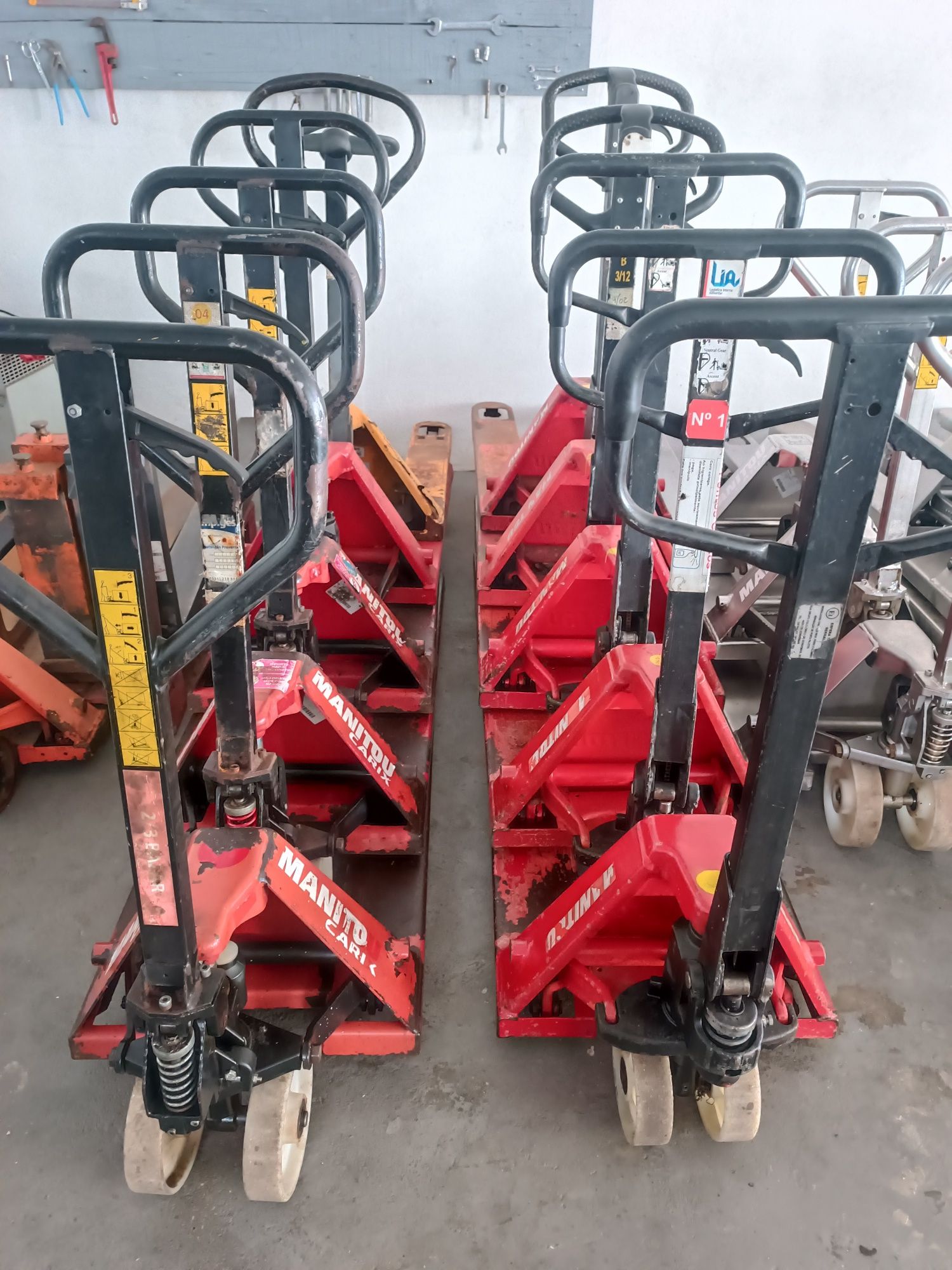 Porta paletes Manitou 

2500kgs

Vários em stock