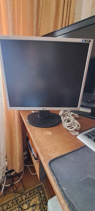 Продам мотітор LG.