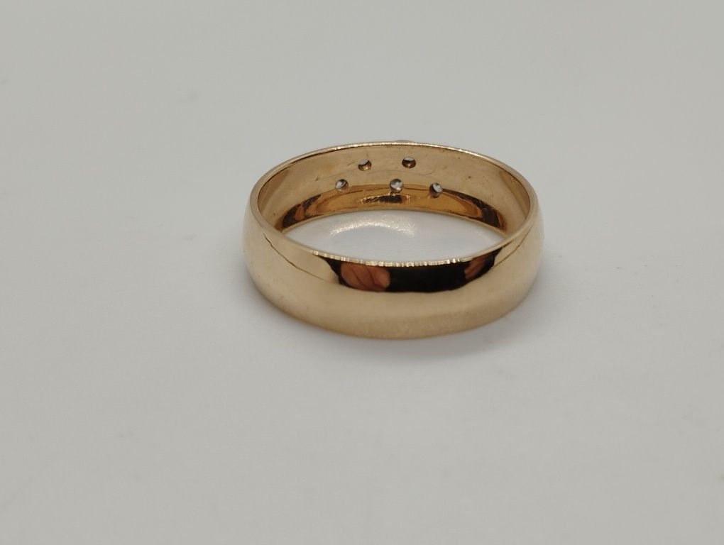 Золотое кольцо 18.5 размер 3.51 грамма