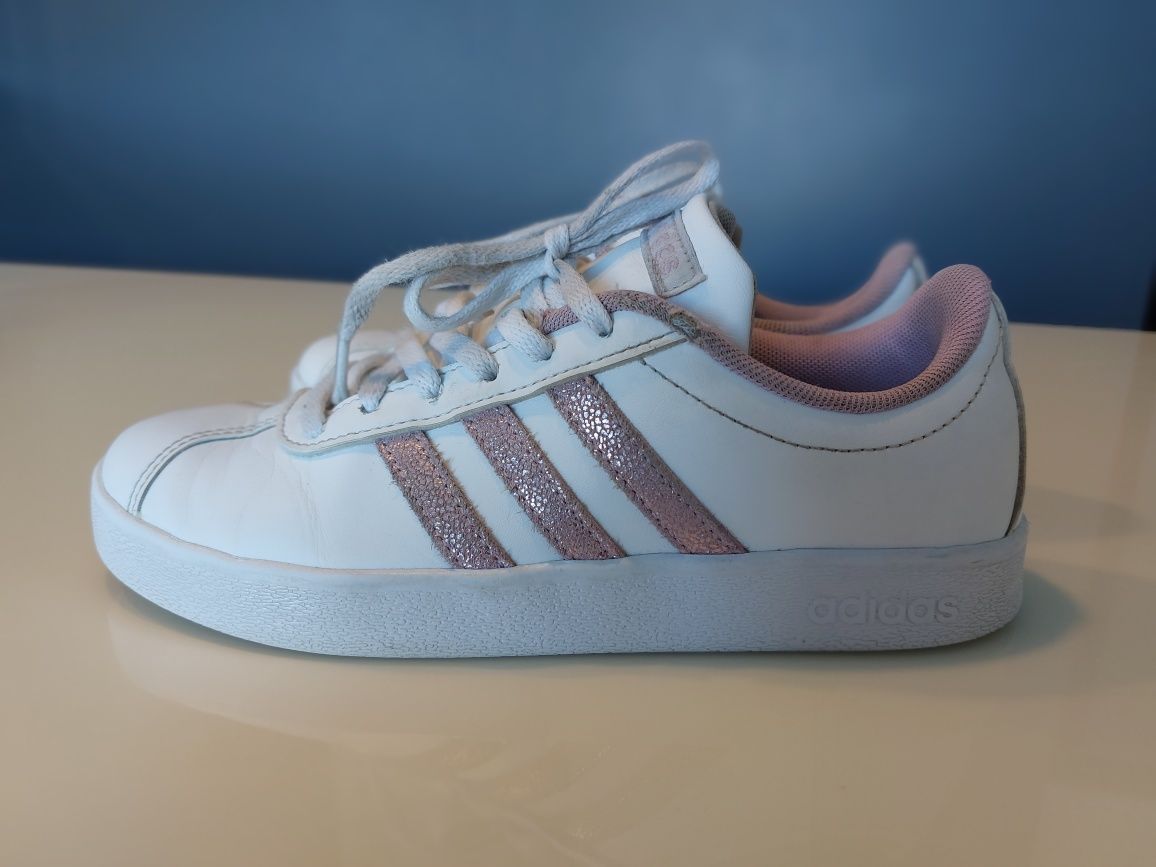 ADIDAS  tamanho 35