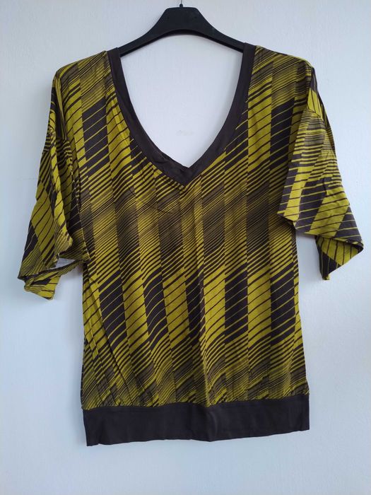 Top / Camisola verde com linhas modernas - Bershka - Tamanho M