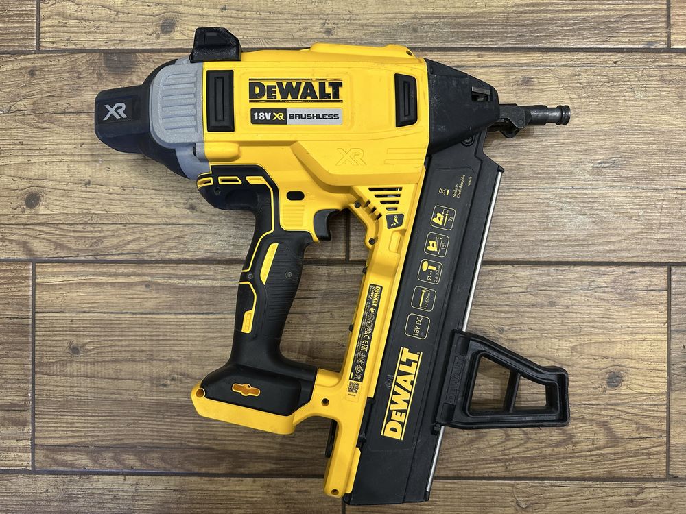 Gwoździarka do betonu, osadzak DCN890 DeWalt 2022r. | walizka