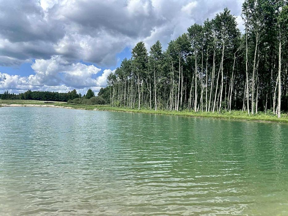 Działka budowlana nad wodą - z bezpośrednim dostępem do stawu