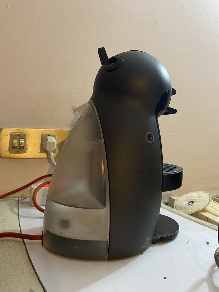 Máquina de Café Dolce Gusto + Suporte para capsulas