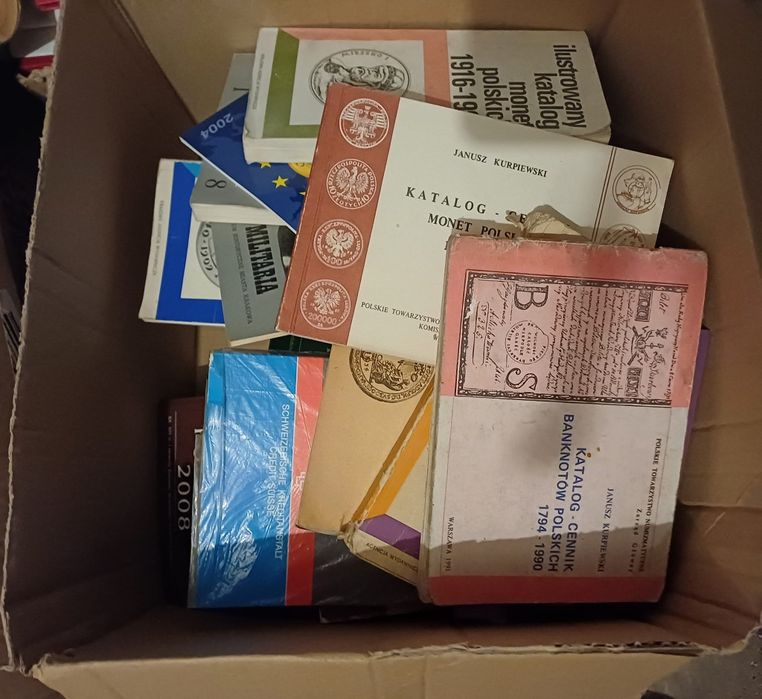 50 szt. Książki nunizmatyczne z monetami