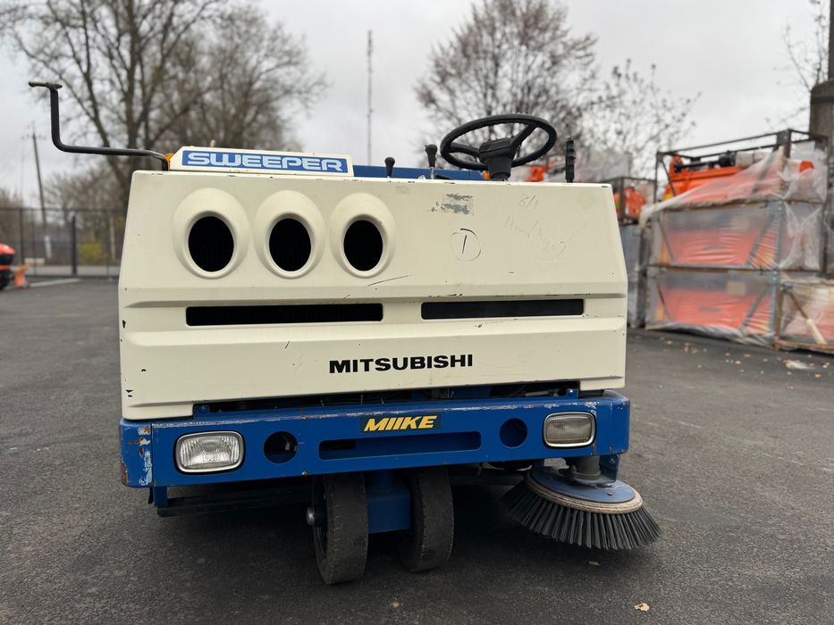 Підмітальна машина Mitsubishi MS66a