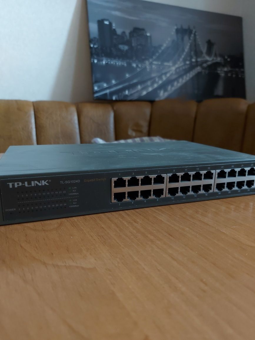Cisco SF 300-24, D-link DSR 1000, TP link TL-SG1024D