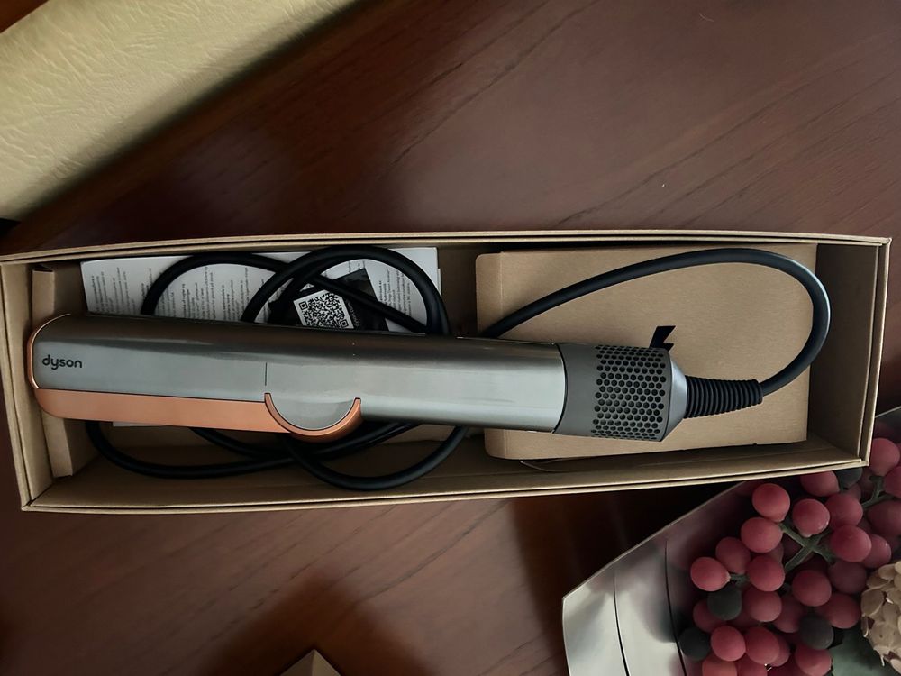Dyson airstrait