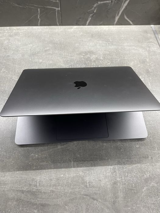 Macbook a2179 2020 року без материнки на запчастини