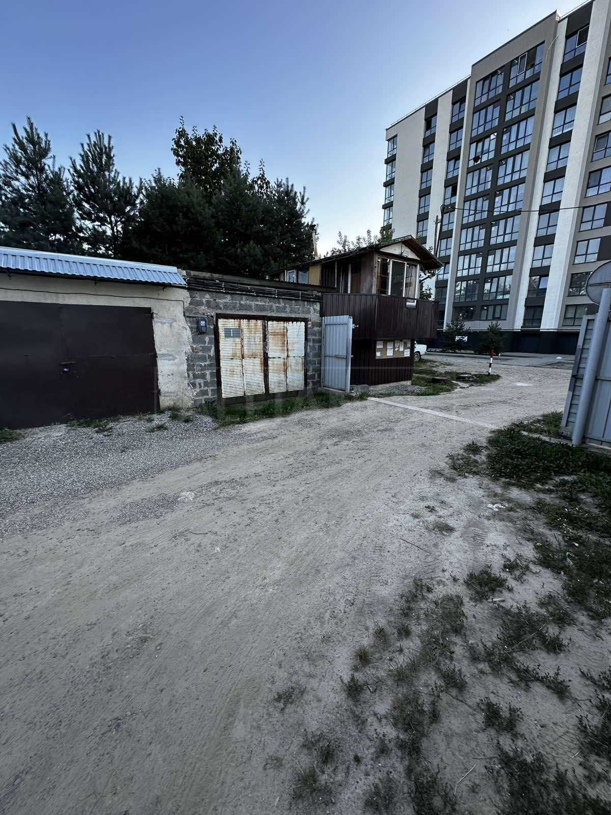 Продам гараж, хороший заїзд, під охороною