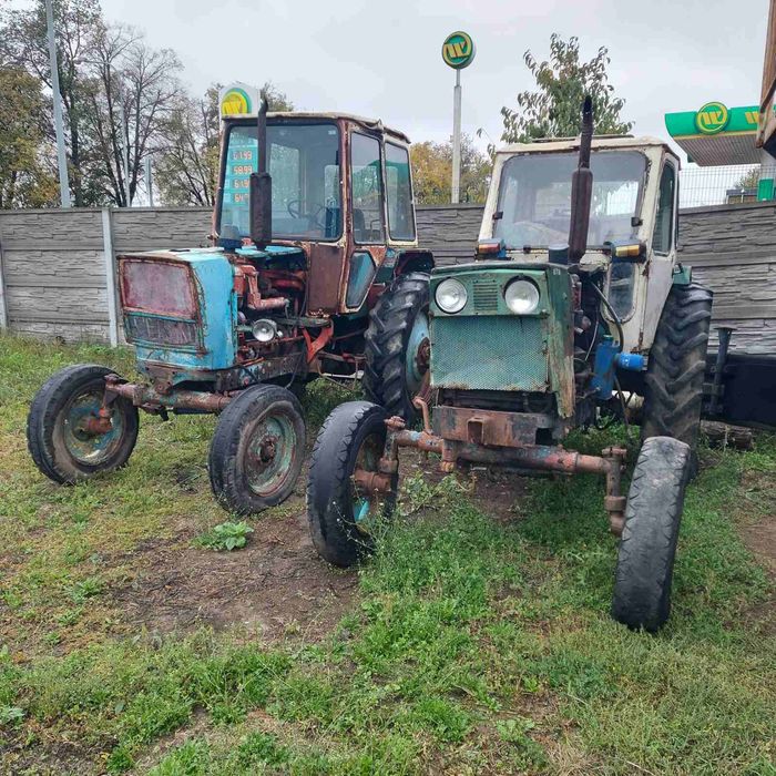 Трактор ЮМЗ 6 в робочему стані