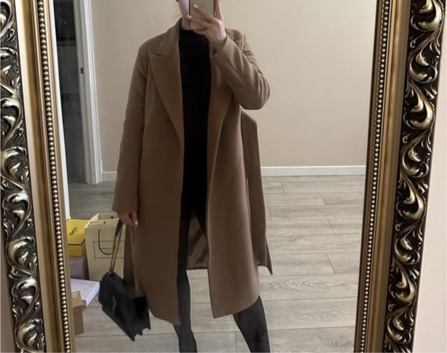 Пальто кольору беж на підкладці , нове