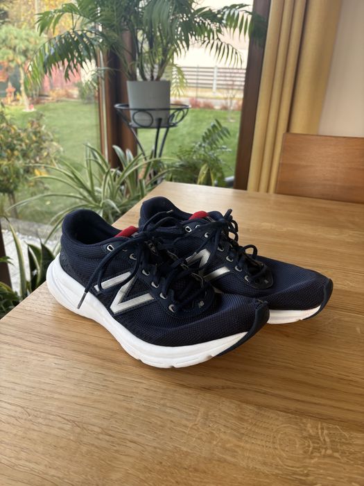 Granatowe buty sportowe męskie New Balance model 411