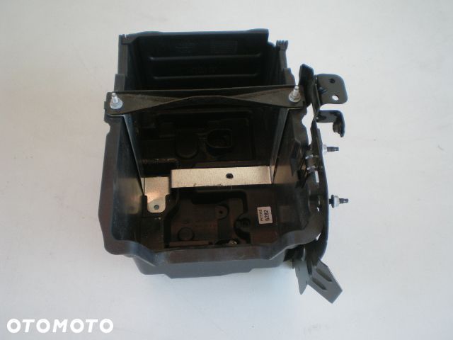 Ford Fiest 07r 1,2b Obudowa mocowanie akumulatora