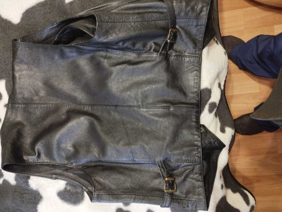 Продаю жилет чоловічий шкіряний