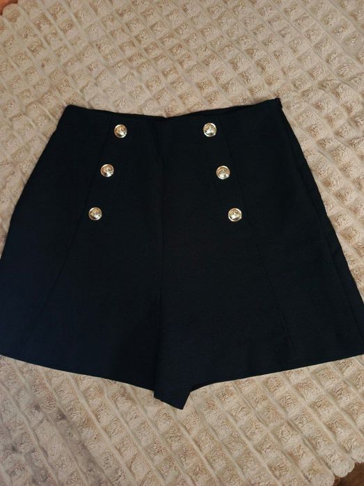 Шорти від Zara, висотка посадка