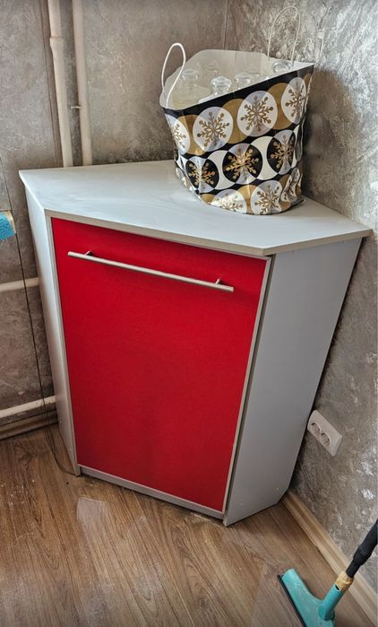 Комод угловой, отличное состоние