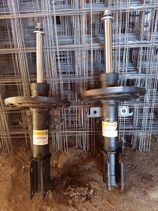 Продам стойки передні Меган 3