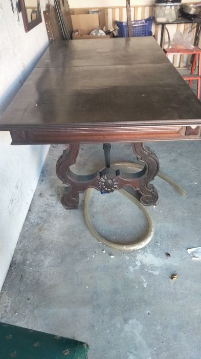 Mesa de sala em madeira antiga e 4 cadeiras