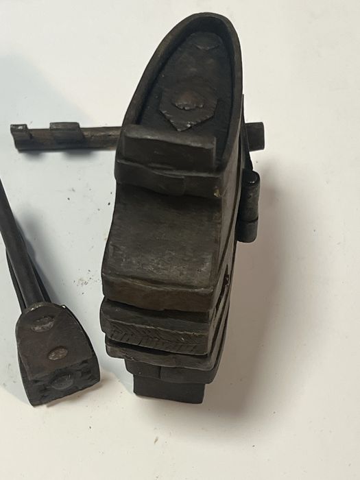 Stara klodka zamek do skrzyni