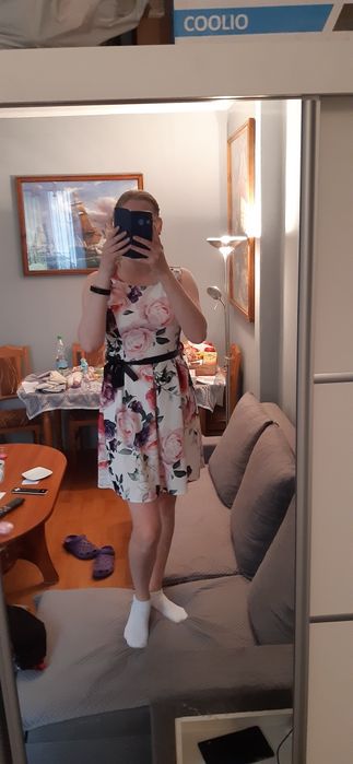 Sukienka biała w duże kwiaty