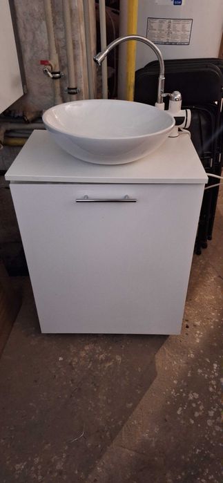 Szafka łazienkowa z umywalką nablatową + bateria – stan bardzo dobry