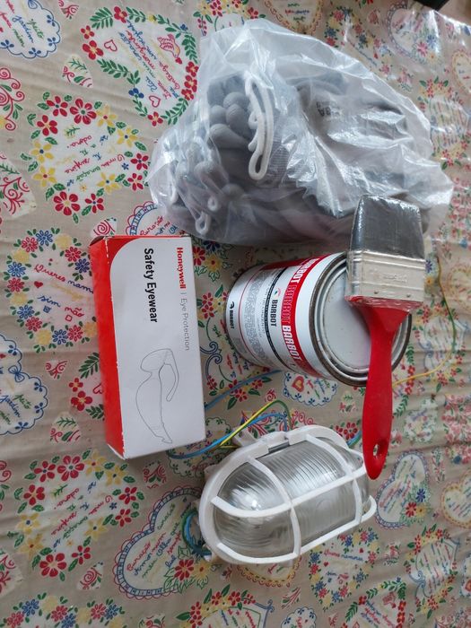 1 lata de tinta primário cinza 1 trincha 10 pares de luvas marca juba