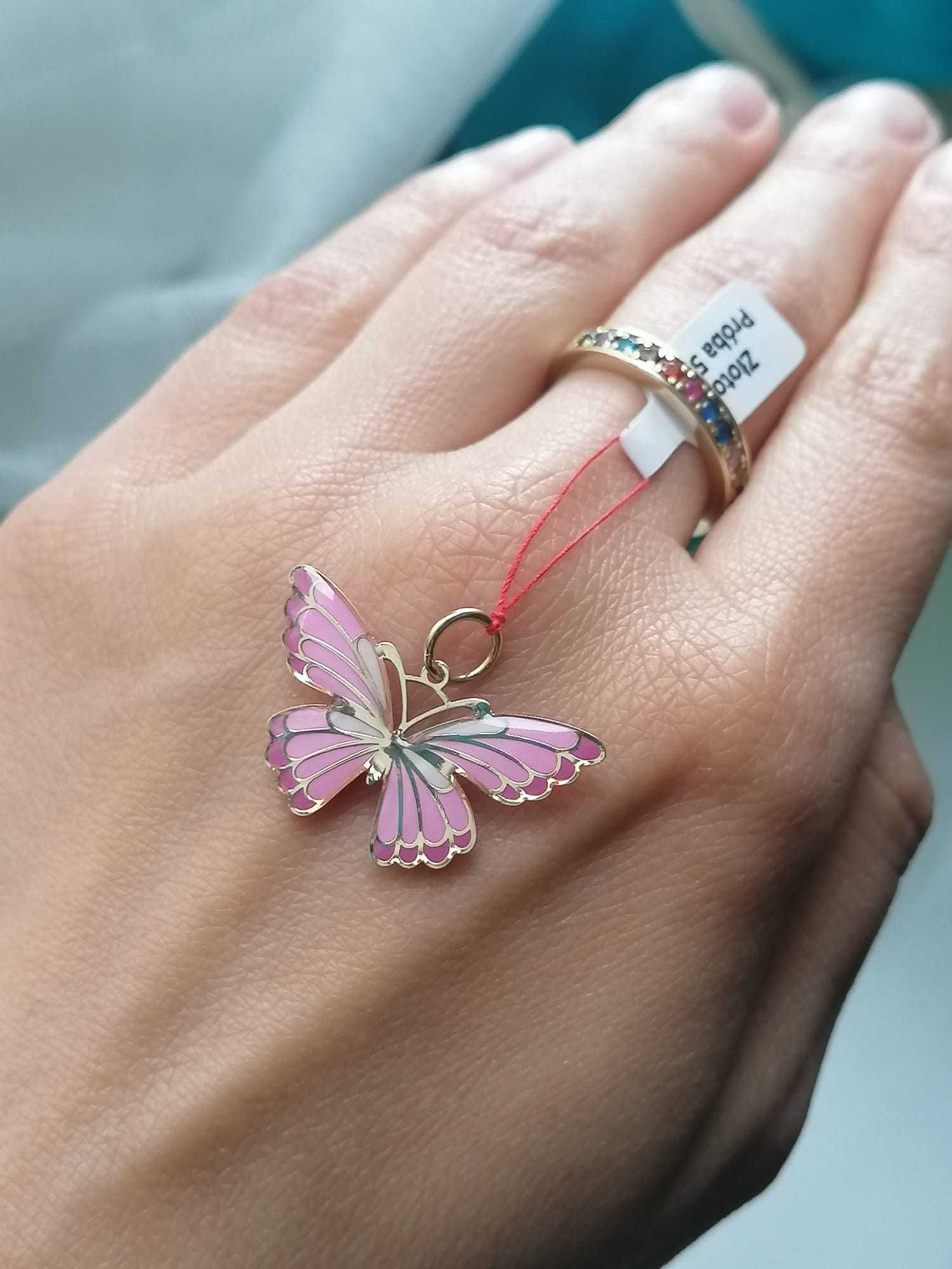 Złota zawieszka na łańcuszek, cudowny dwustronny emaliowany motyl