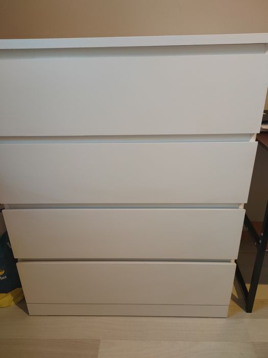 Cómoda IKEA 4 gavetas