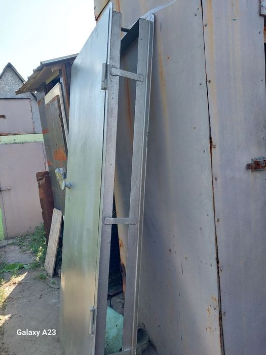 Броньовані двері з лудкою (2.06 х 0.80)