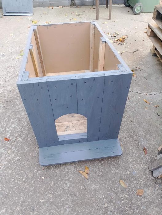 Продам собачу будку