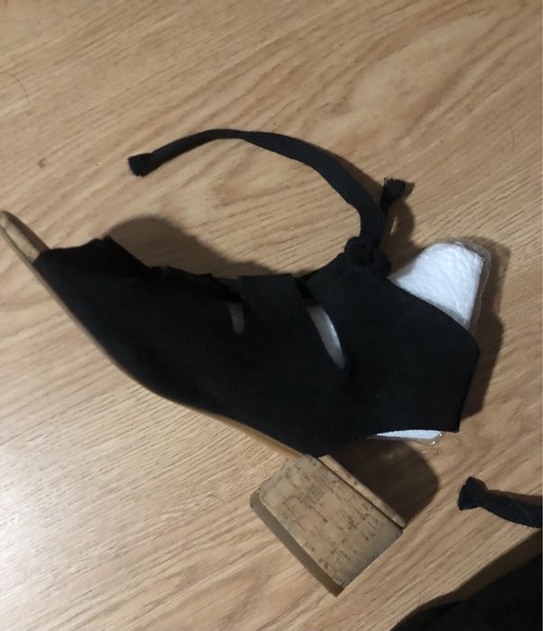 Bimba y Lola Sandalia tiras, salto em cortiça, usadas