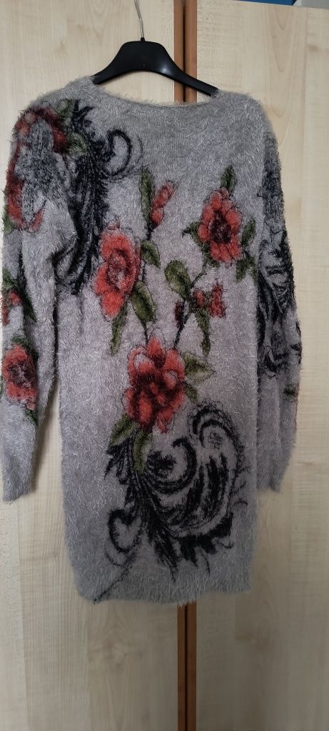 Sweter puchacz w kwiaty,r.M/L