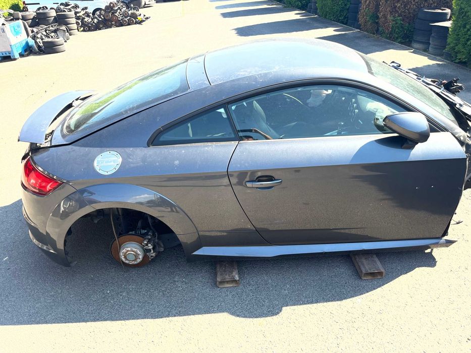 Двері Audi TT TT RS 8S запчастини до ауді тт запчасти