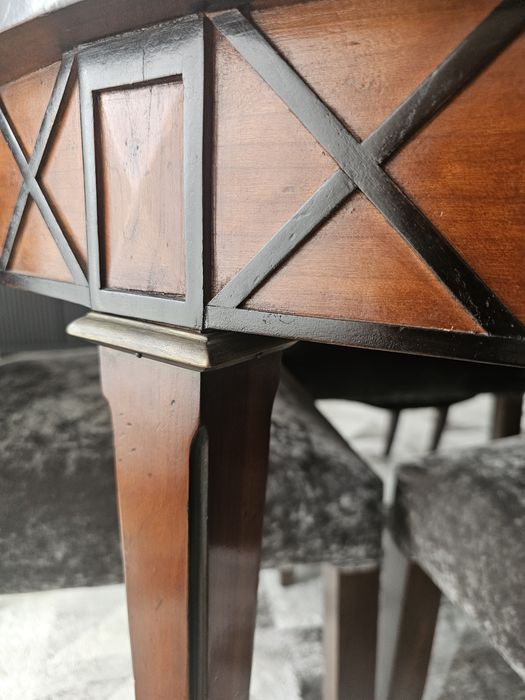 Mesa em madeira de cerejeira massiça e pormenores em bronze