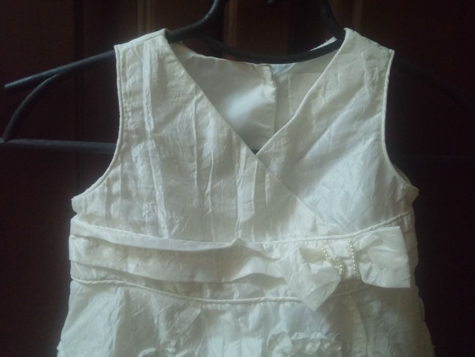 Нарядное нежное белое платье на 4-5 лет