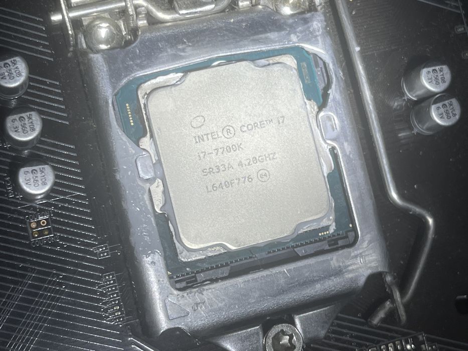 Продам i7 7700k + материнка GA-Z270P-D3
