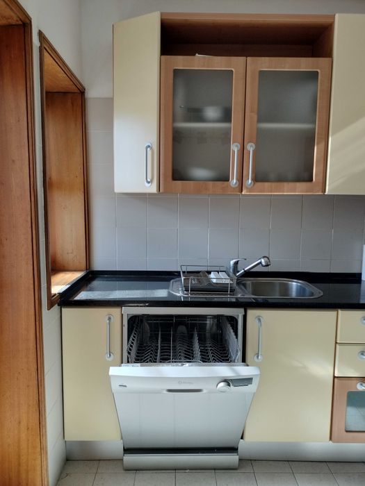 Cozinha completa com electrodomésticos - Móveis modernos