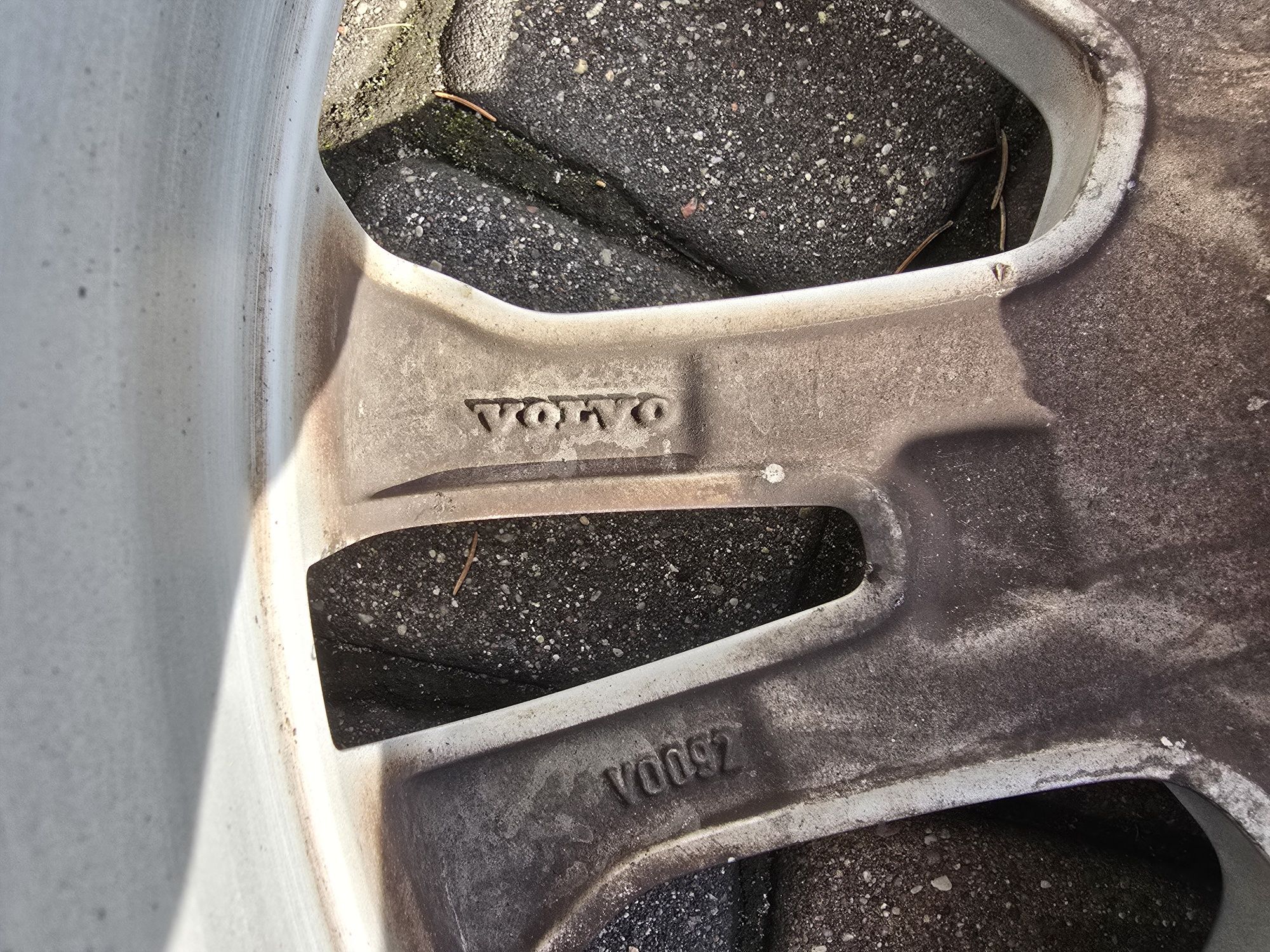Oryginalne Felgi Volvo z Oponami Michelin 18" 5x108