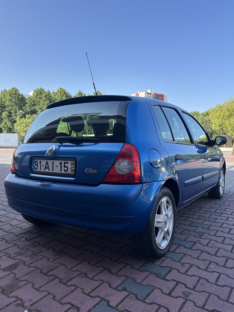 Vende-se Renault Clio 2005 em bom estado!