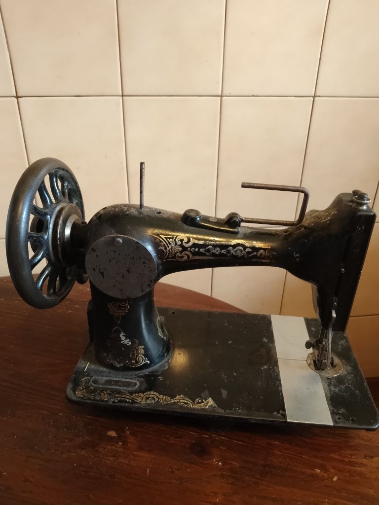 Maszyna do szycia stara  Stenberg i Durlach działa ,rusza się mechaniz