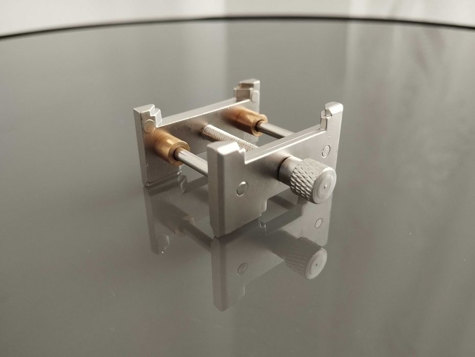 Podstawka zegarmistrzowska pod mechanizmy regulowana - nieużywana